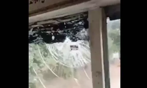 AP | చెప్పిన చోట ఆగలేదని బస్సు అద్దాలు ధ్వంసం