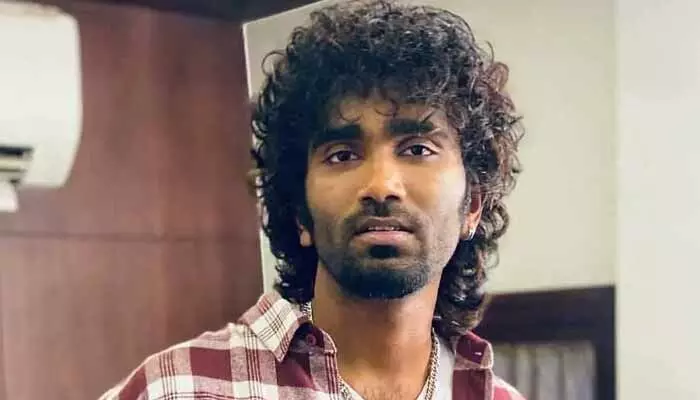 మెగాఫోన్ పట్టనున్న ప్రదీప్ రంగనాథన్.. రిస్క్ అవసరమా అంటూ నెటిజన్ల కామెంట్స్ మెగాఫోన్ పట్టనున్న ప్రదీప్ రంగనాథన్.. రిస్క్ అవసరమా అంటూ నెటిజన్ల కామెంట్స్
