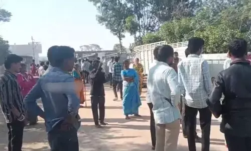 డబ్బులు తీసుకుని ఓటేయలేదని గ్రామస్తులపై బీఆర్ఎస్ కార్యకర్తల దాడి