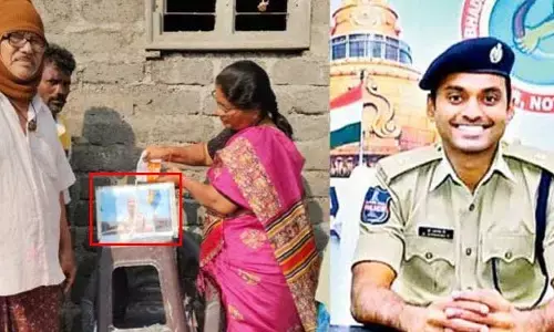 ఎస్పీ చిత్రపటానికి పాలాభిషేకం చేసిన మహిళ.. ఎందుకంటే?