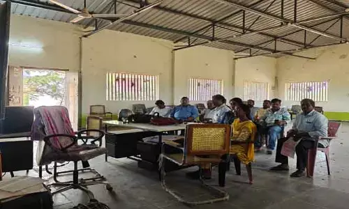 యూరియాను యాప్‌లో బుక్ చేసుకోవాలి : ఏఓ నరేందర్
