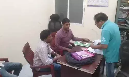 ఏసీబీ వ‌ల‌లో PHC సీనియ‌ర్ అసిస్టెంట్