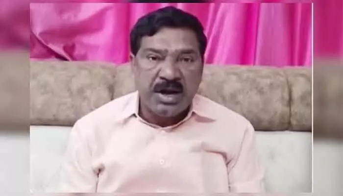 ప్రతి వీధిలో కడియం దిష్టిబొమ్మను వేళాడదీస్తా.. మాజీ డిప్యూటీ సీఎం రాజయ్య హాట్ కామెంట్స్ ప్రతి వీధిలో కడియం దిష్టిబొమ్మను వేళాడదీస్తా.. మాజీ డిప్యూటీ సీఎం రాజయ్య హాట్ కామెంట్స్