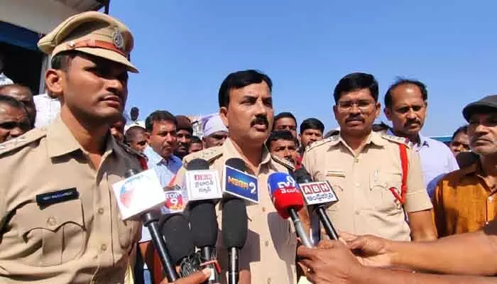 యువతిపై సామూహిక అత్యాచారం.. హత్య..? యువతిపై సామూహిక అత్యాచారం.. హత్య..?