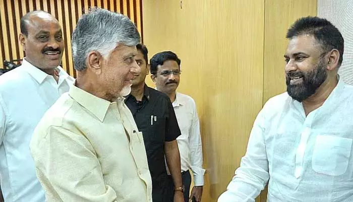 చంద్రబాబుకి పురస్కారం.. రాష్ట్రానికి గర్వ కారణం: పవన్ కల్యాణ్ చంద్రబాబుకి పురస్కారం.. రాష్ట్రానికి గర్వ కారణం: పవన్ కల్యాణ్