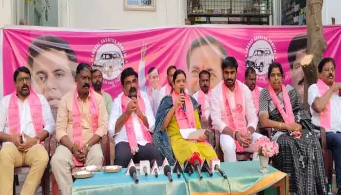 ఆ ఎమ్మెల్యే బీఆర్ఎస్ లో ఉంటే పార్టీ కండువాతో తెలంగాణ భవన్ కి రావాలి ఆ ఎమ్మెల్యే బీఆర్ఎస్ లో ఉంటే పార్టీ కండువాతో తెలంగాణ భవన్ కి రావాలి