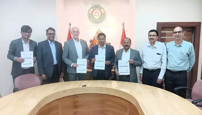 తెలంగాణ వర్సిటీల్లో గ్లోబల్ వెంచర్ ఎడ్యుకేషన్.. నార్త్ ఈస్టర్న్ యూనివర్సిటీ బృందం తెలంగాణ వర్సిటీల్లో గ్లోబల్ వెంచర్ ఎడ్యుకేషన్.. నార్త్ ఈస్టర్న్ యూనివర్సిటీ బృందం
