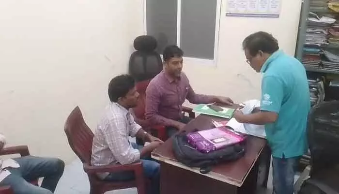 ఏసీబీ వలలో PHC సీనియర్ అసిస్టెంట్ ఏసీబీ వలలో PHC సీనియర్ అసిస్టెంట్