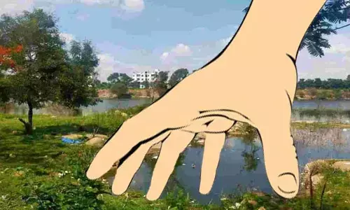 గుండ్లపోచంపల్లిలో రూ.కోట్ల విలువైన భూమిపై కన్నేసిన ఓ రాజకీయ నేత