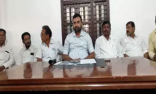 రవీందర్ రెడ్డి నీది ఏ పార్టీనో చెప్పాలి