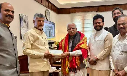 ఏపీ మెట్రో ప్రాజెక్టులను ఆమోదించండి: కేంద్రమంత్రిని కోరిన సీఎం