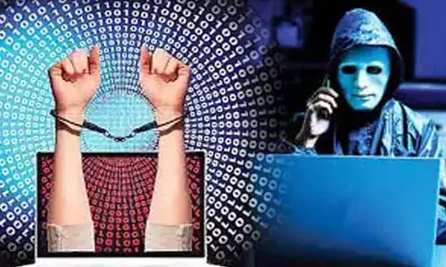 భయపెట్టి రూ.59 లక్షలు వసూలు.. ఇద్దరు కాకినాడ వాసుల అరెస్ట్