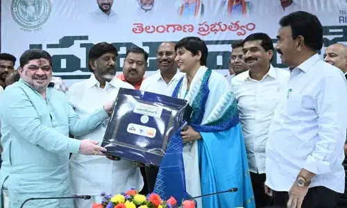Hari Chandana : హైదరాబాద్ జిల్లా కలెక్టర్ హరిచందనకు అవార్డు