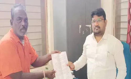 వెంచర్ కమాన్ వెంటనే తొలగించాలి