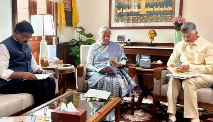 ఆంధ్రప్రదేశ్ కు చేయూతనివ్వాలి : సీఎం చంద్రబాబు నాయుడు ఆంధ్రప్రదేశ్ కు చేయూతనివ్వాలి : సీఎం చంద్రబాబు నాయుడు