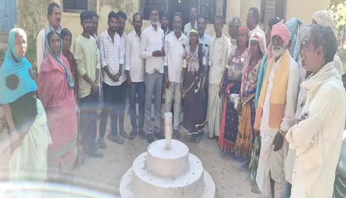 బీసీ- డీ కులానికి చెందిన వ్యక్తికి ఎస్టీ సర్టిఫికెట్ ఎలా ఇచ్చారు..? బీసీ- డీ కులానికి చెందిన వ్యక్తికి ఎస్టీ సర్టిఫికెట్ ఎలా ఇచ్చారు..?