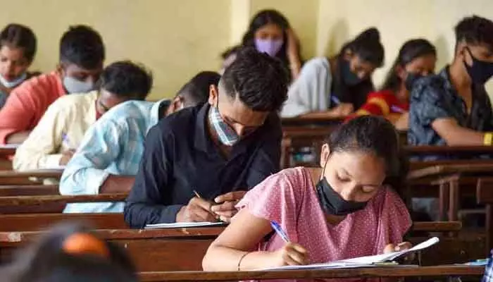 Breaking: ఫిబ్రవరి 23 నుంచి ఇంటర్ పరీక్షలు.. స్వల్ప మార్పులతో షెడ్యూల్ విడుదల Breaking: ఫిబ్రవరి 23 నుంచి ఇంటర్ పరీక్షలు.. స్వల్ప మార్పులతో షెడ్యూల్ విడుదల
