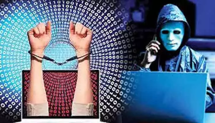 భయపెట్టి రూ.59 లక్షలు వసూలు.. ఇద్దరు కాకినాడ వాసుల అరెస్ట్ భయపెట్టి రూ.59 లక్షలు వసూలు.. ఇద్దరు కాకినాడ వాసుల అరెస్ట్
