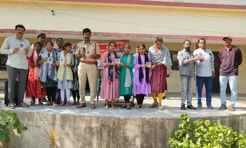 ఆక‌తాయిలు ఈవ్ టీజింగ్ కి పాల్ప‌డితే స‌మాచారం అందించాలి :  SHO స‌త్య‌నారాయ‌ణ గౌడ్