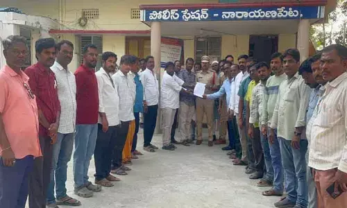 తప్పుడు ఫిర్యాదు చేసిన ఆర్టీసీ అధికారులపై కేసు నమోదు చేయాలి :  జర్నలిస్టులు