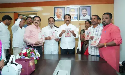 తొలి తెలుగు బంజారా చారిత్రక నవలను ఆవిష్కరించిన మంత్రి జూపల్లి