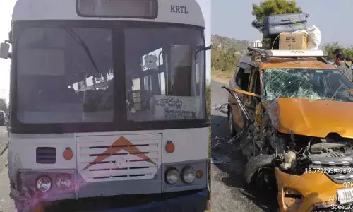 కారు- బ‌స్సు ఢీ