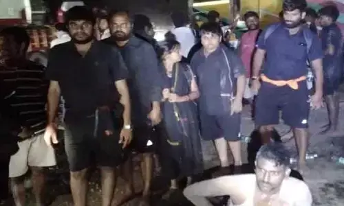 శబరిమల నుంచి హైదరాబాద్ వస్తుండగా ప్రమాదం.. లోయలోకి దూసుకెళ్లిన బస్సు