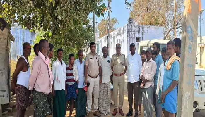 పెద్ద పులి ఆచూకీ కోసం అడవిలో సీసీ కెమెరాలు ఏర్పాటు పెద్ద పులి ఆచూకీ కోసం అడవిలో సీసీ కెమెరాలు ఏర్పాటు
