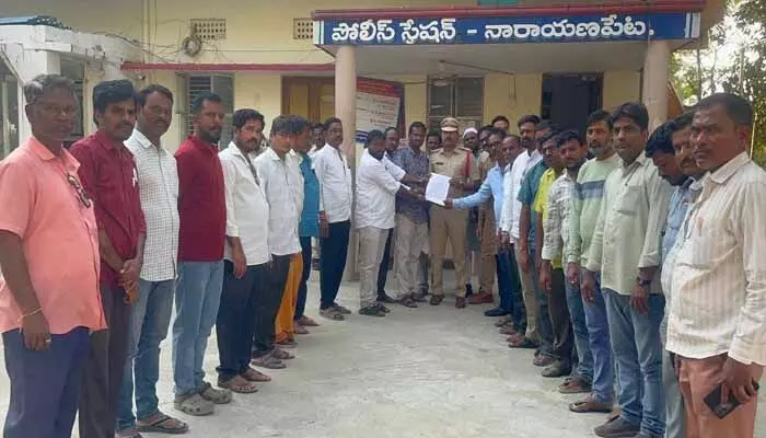 తప్పుడు ఫిర్యాదు చేసిన ఆర్టీసీ అధికారులపై కేసు నమోదు చేయాలి : జర్నలిస్టులు తప్పుడు ఫిర్యాదు చేసిన ఆర్టీసీ అధికారులపై కేసు నమోదు చేయాలి : జర్నలిస్టులు