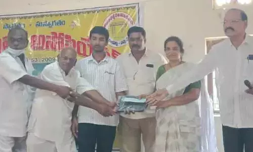 పేద విద్యార్థులకు చౌదరి అసోసియేషన్ చేయూత