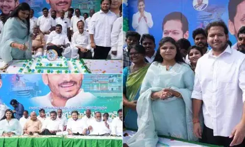 బొత్స అనూష ఆధ్వర్యంలో ఘనంగా వైఎస్ జగన్ జన్మదిన వేడుకలు..