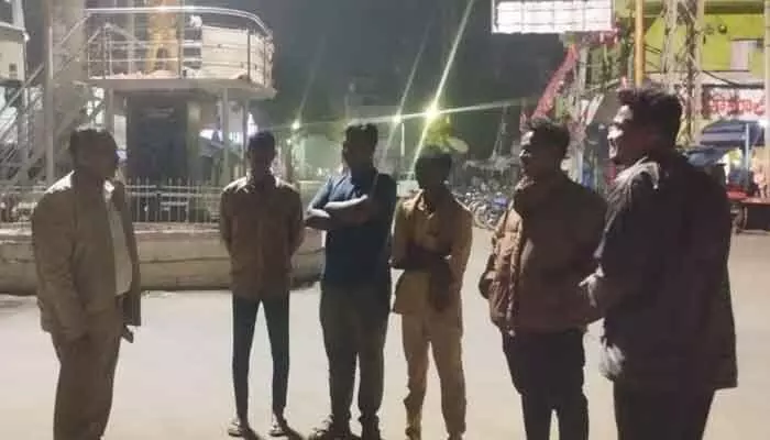 అనంతపురం | ఆకస్మిక తనిఖీలు.. ఫ్రిస్కింగ్ ఆపరేషన్లు అనంతపురం | ఆకస్మిక తనిఖీలు.. ఫ్రిస్కింగ్ ఆపరేషన్లు