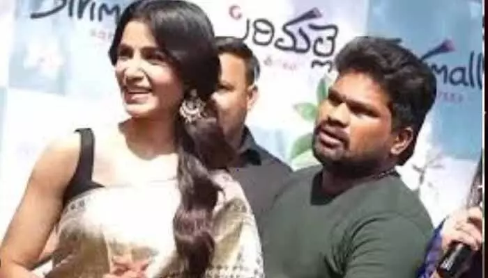 జూబ్లీహిల్స్లో హీరోయిన్ సమంత సందడి.. ఫ్యాన్స్లో హుషారు! జూబ్లీహిల్స్లో హీరోయిన్ సమంత సందడి.. ఫ్యాన్స్లో హుషారు!