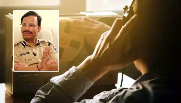 ముగింపు దశకు.. ఫోన్ ట్యాపింగ్ కేసుపై సీపీ సజ్జనార్ కీలక వ్యాఖ్యలు ముగింపు దశకు.. ఫోన్ ట్యాపింగ్ కేసుపై సీపీ సజ్జనార్ కీలక వ్యాఖ్యలు