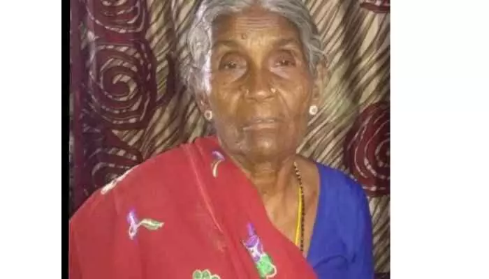 చలి మంట కాగుతుండగా విషాదం.. వృద్ధురాలు మృతి ! చలి మంట కాగుతుండగా విషాదం.. వృద్ధురాలు మృతి !