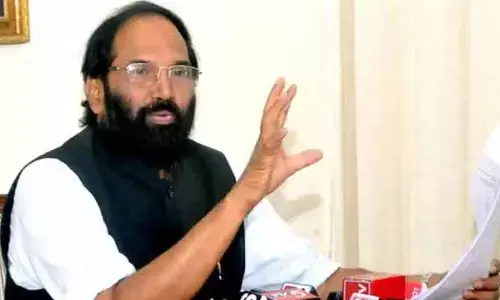 నేడు హస్తినకు మంత్రి ఉత్తమ్ పయనం.. కేంద్ర మంత్రులతో నీటి ప్రాజెక్టులు, ధాన్యం సేకరణపై భేటీ