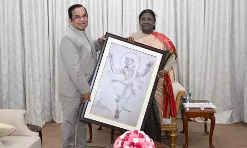 రాష్ట్రపతి ద్రౌపది ముర్మును కలిసిన హాస్య నటుడు బ్రహ్మానందం