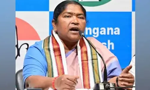 Seethakka: అదానీ అంబానీ మైనింగ్ కోసమే ఉపాధి హామీ చట్టం రద్దు సీతక్క సంచలన వ్యాఖ్యలు