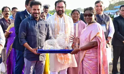 రాష్ట్రపతికి వీడ్కోలు పలికిన సీఎం రేవంత్ రెడ్డి