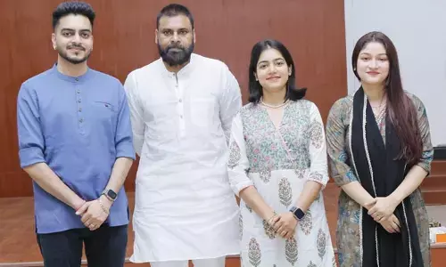 Pawan Kalyan: డిప్యూటీ సీఎం పవన్ కల్యాణ్‌ని కలిసిన జెన్ Z వ్లాగర్