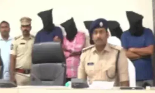 ఆన్‌లైన్‌లో క్రికెట్‌ బెట్టింగ్‌.. 8 మంది అరెస్ట్