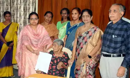 ఏపీలో దారుణ ఘటన.. తల్లి బతికి ఉండగానే డెత్ సర్టిఫికెట్.. భూమి విక్రయం