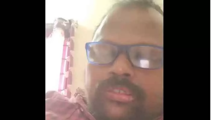 వైసీపీ అభిమాని సెల్ఫీ వీడియో.. ఆపై ఆత్మహత్య వైసీపీ అభిమాని సెల్ఫీ వీడియో.. ఆపై ఆత్మహత్య