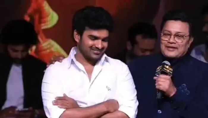 టాలీవుడ్ హీరోకు సాయి కుమార్ కు వార్నింగ్..స్టేజ్ పైనే ! టాలీవుడ్ హీరోకు సాయి కుమార్ కు వార్నింగ్..స్టేజ్ పైనే !