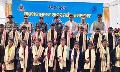Maoists surrender: మావోయిస్టు పార్టీకి మరో భారీ ఎదురుదెబ్బ.. డీజీపీ ఎదుట 22 మంది సరెండర్