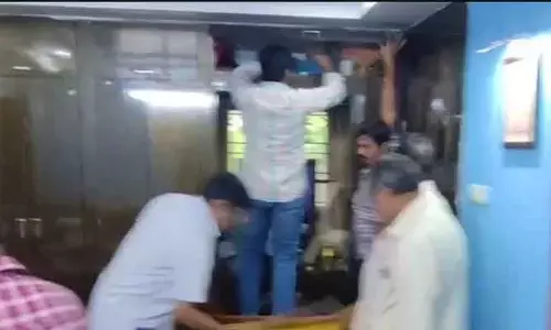 ఏసీబీ దూకుడు.. సబ్ రిజిస్ట్రార్ ల నివాసాల్లో తనిఖీలు