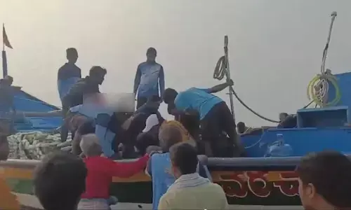 Boat Accident: శ్రీకాకుళం జిల్లా కొత్తపాలెంలో బోటు ప్రమాదం.. మత్స్యకారుడు మృతి