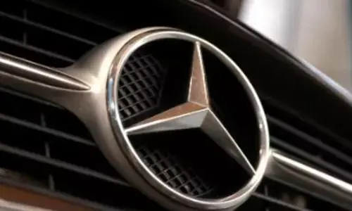 Mercedes Benz: బలహీన రూపాయి ప్రభావం.. ధరలు పెంచిన మెర్సిడెస్ బెంజ్