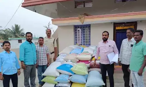 అక్రమంగా నిల్వ ఉంచిన రేషన్  బియ్యం పట్టివేత