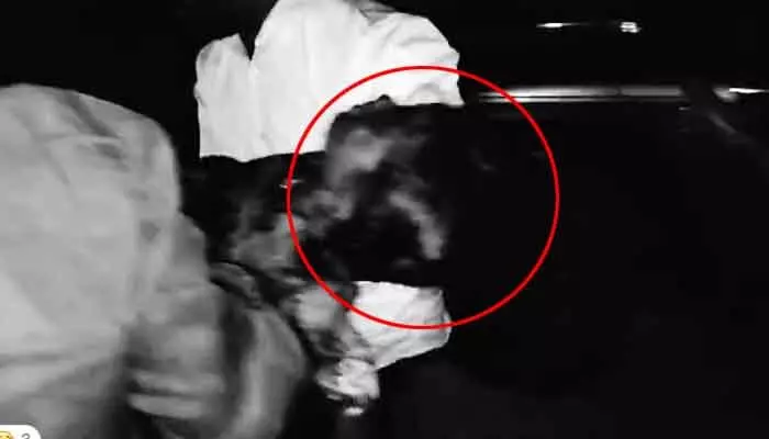 విజయోత్సవ ర్యాలీలో తీవ్ర విషాదం.. ఏడేళ్ల చిన్నారి పైనుంచి వెళ్లిన సర్పంచ్ కారు విజయోత్సవ ర్యాలీలో తీవ్ర విషాదం.. ఏడేళ్ల చిన్నారి పైనుంచి వెళ్లిన సర్పంచ్ కారు